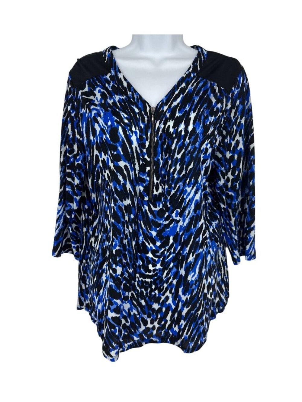 Chicos Animal Print Top With 3/4 Sleeves & Zip Neckline Women's Size 2 US L